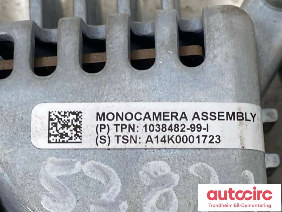 Parkeringskamera foran til Tesla Model S 2013-2016 (Fase 1)  (..|1038482-99-I|1038482-00-G|1038482-00-D| 1038482-00-E| 1038482-00-F| 1038482-00-J| 1038482-90-N| 1038482-99-G| 1038482-99-H| 1038482-99-J| 1038482-99-K | 1038482-99-L| 1038482-9)