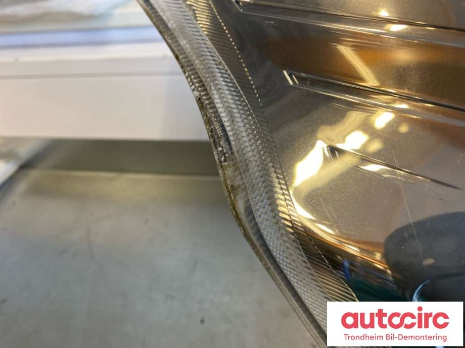 Frontlykt høyre halogen til Ford Transit 2014-->>  (MAKO|2045135|GK21-13D152-BA|)