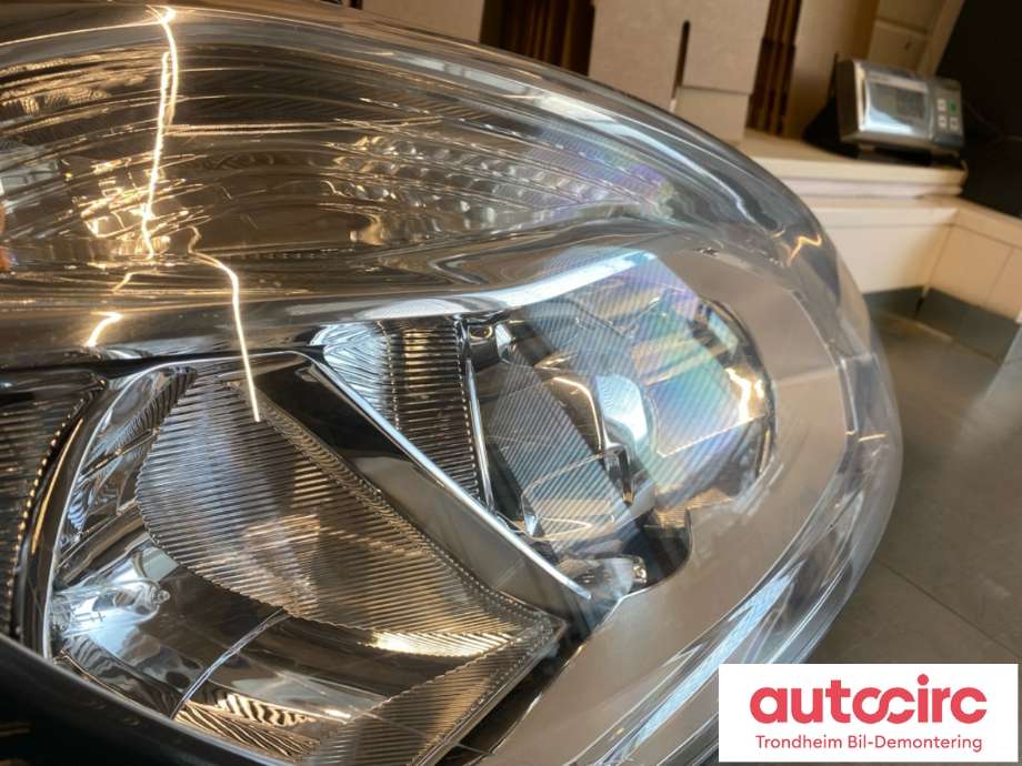 Frontlykt høyre halogen til Ford Transit 2014-->>  (MAKO|2045135|GK21-13D152-BA|)