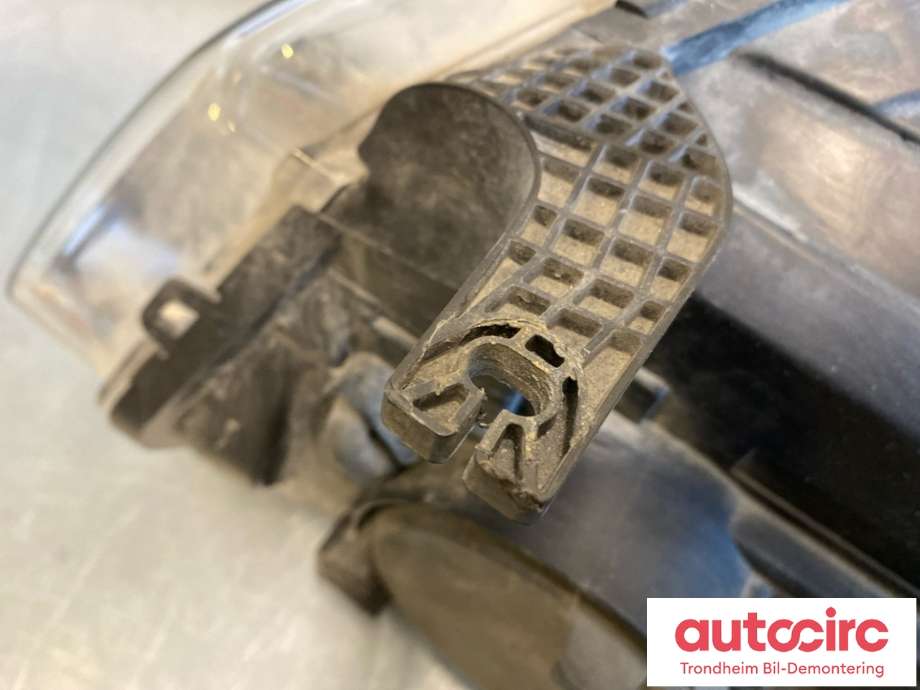 Frontlykt høyre halogen til Ford Transit 2014-->>  (MAKO|2045135|GK21-13D152-BA|)