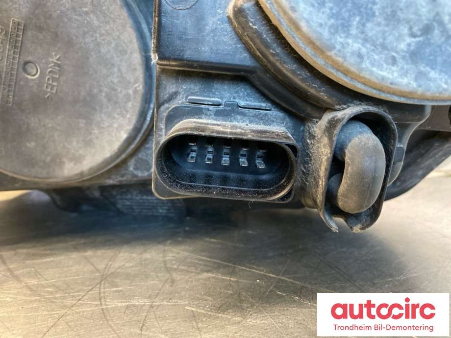 Frontlykt høyre halogen til Ford Transit 2014-->>  (MAKO|2045135|GK21-13D152-BA|)