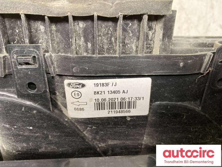 Baklykt venstre til Ford Transit 2014-->>  (2411271|)