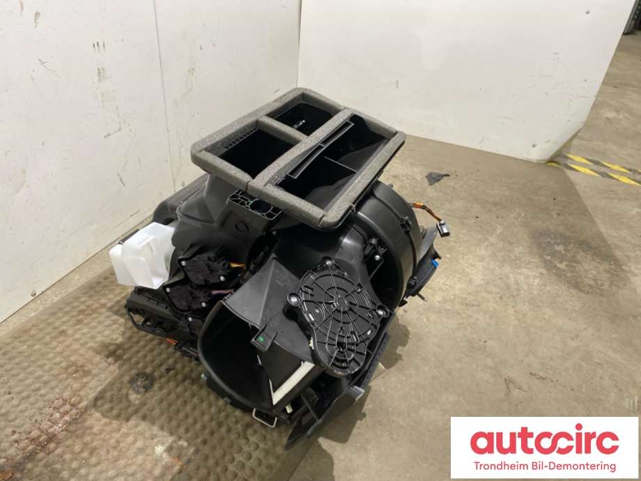 Varmeapparat register til BMW iX2 2024-->>  (64115A67880|64 11 5 A67 880|)