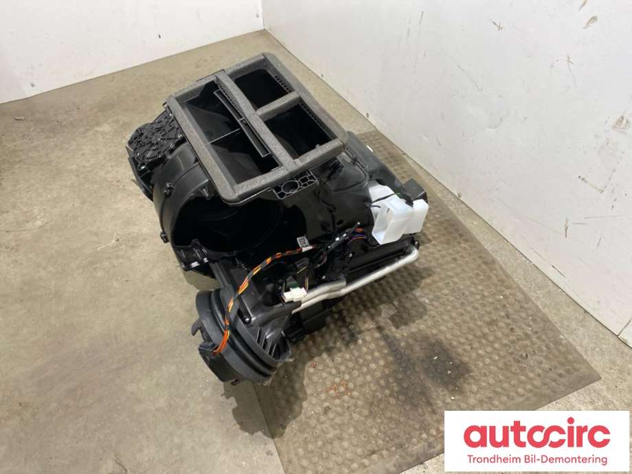 Varmeapparat register til BMW iX2 2024-->>  (64115A67880|64 11 5 A67 880|)