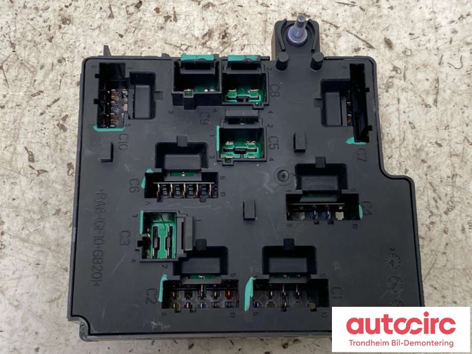 Sikringsboks til Volvo V90 / V90 CC / S90 2016-->>  (..|31473771|31473772|)