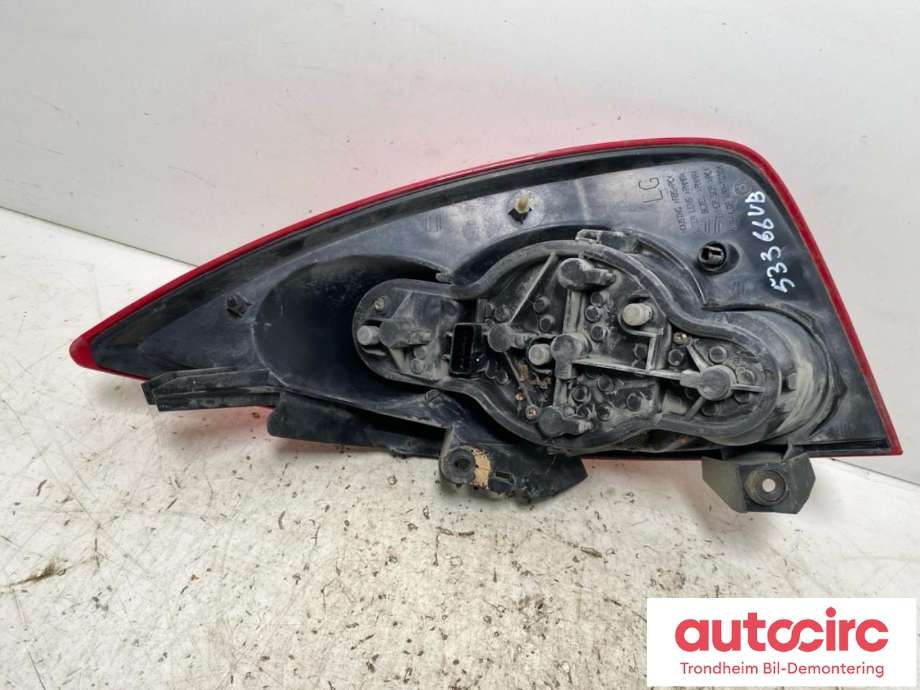 Baklykt venstre til Nissan Primera 2002-2007 (P12) (P12) (..|26555AU210|26555AU21A|)