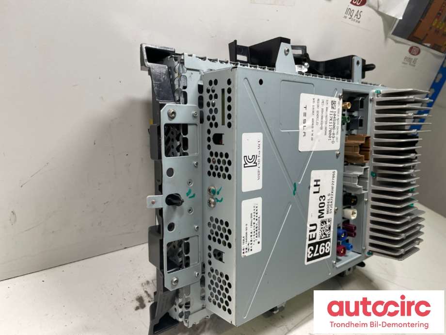 Multimedia display (MCU - Media Controller Unit) til Tesla Model S 2016-2021 (Fase 2)  (1045006-03-D|1045006-03-E|1045006-S3-J|1098050-93-B|1098050-93-C|1098050-93-D|1098050-S3-B|8764561-03-B)