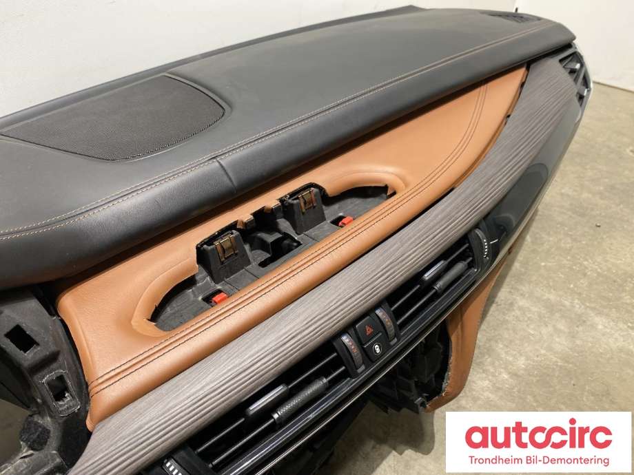 Dashbord til BMW X5 2013-2018 (F15) (F15) (..|51 45 7 988 955|)