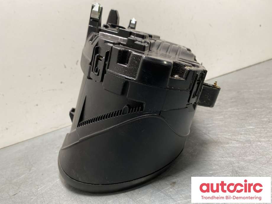 Instrumentpanel til Mercedes C-Klasse 2014-2018 (Fase 1) (W205) (W205) (A2059009717|A 205 900 83 05|A 205 900 16 27| A 205 900 70 29| A 253 900 86 05)