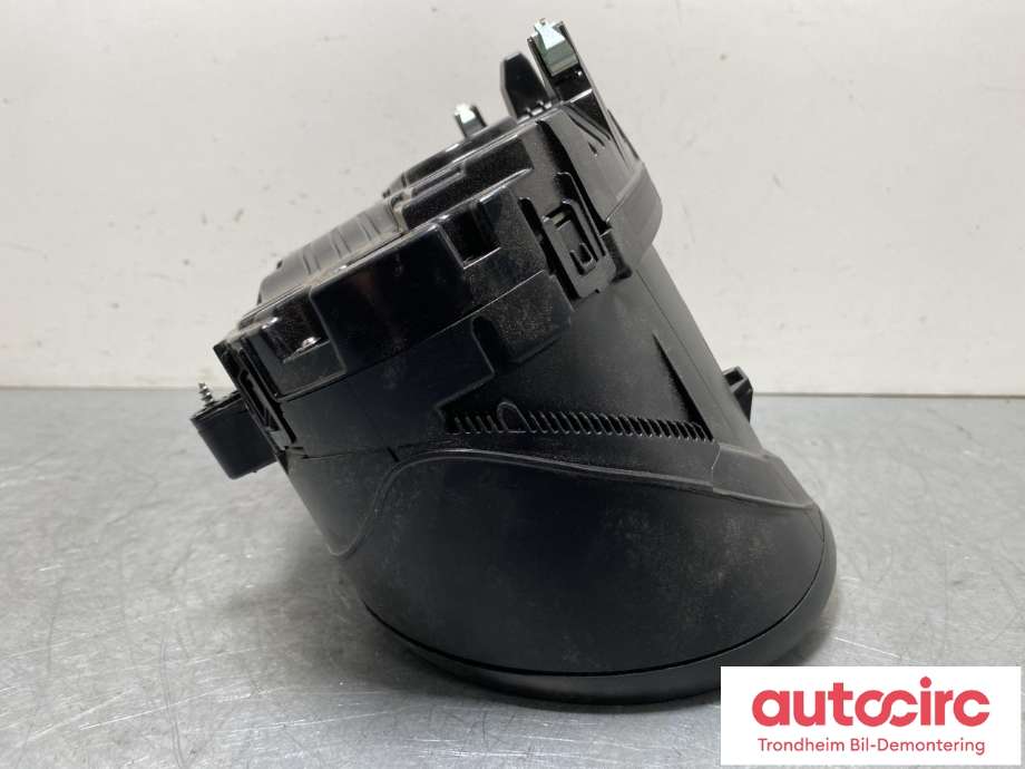 Instrumentpanel til Mercedes C-Klasse 2014-2018 (Fase 1) (W205) (W205) (A2059009717|A 205 900 83 05|A 205 900 16 27| A 205 900 70 29| A 253 900 86 05)