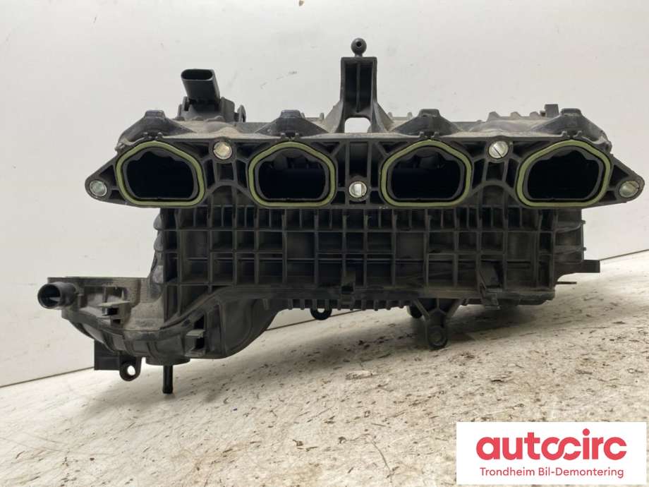 Manifold innsug til VW Passat 2015-2019 (Fase 1) (B8) (B8) (...|04E129709Q|)