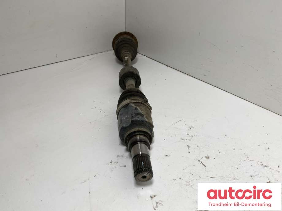 Drivaksel venstre foran, bensin/manuell til Suzuki SX4 S-CROSS 2013-->> (Type II)  (44102-61M00|44102-61M00-000|4410261M00)