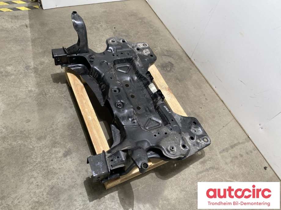 Travers foran hoved til Volvo EC40 2024-->>  (..|32395141|)