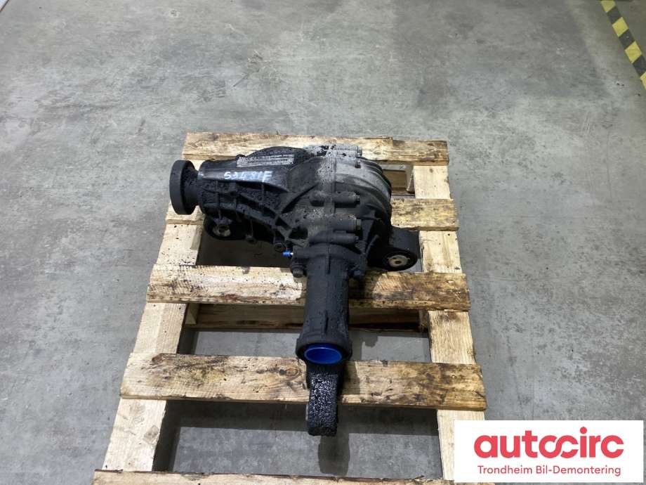 Kardang klokke foran til Mercedes ML 2005-2011 (W164) (W164) (A1643302102|)