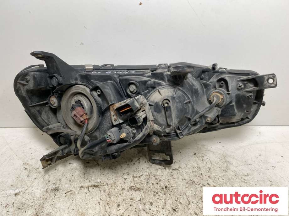 Frontlykt venstre halogen til Mitsubishi Lancer 2008-2017  (8301B259|)