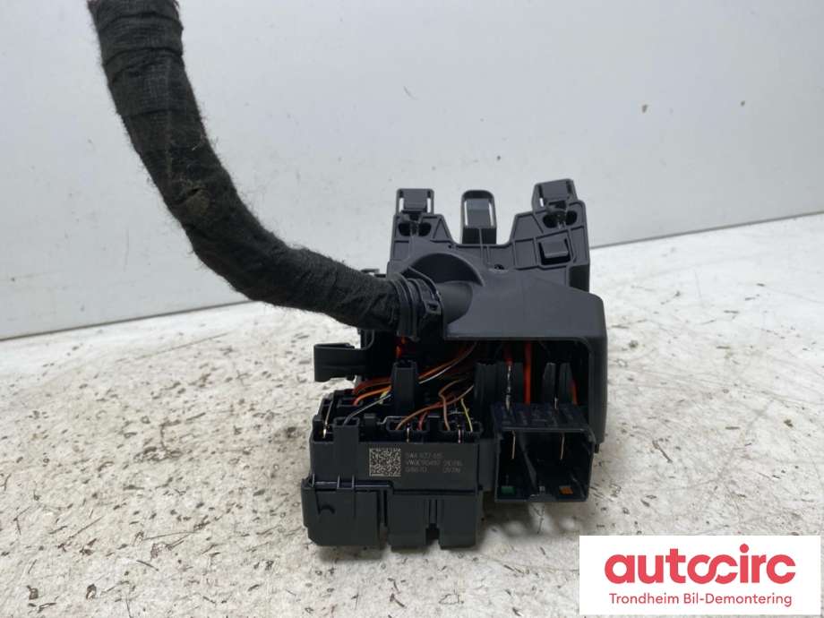 Sikringsboks kupe til Audi Q4 e-tron 2021-->>  (VW/AUDI|5WA937615|5WA 937 615|)