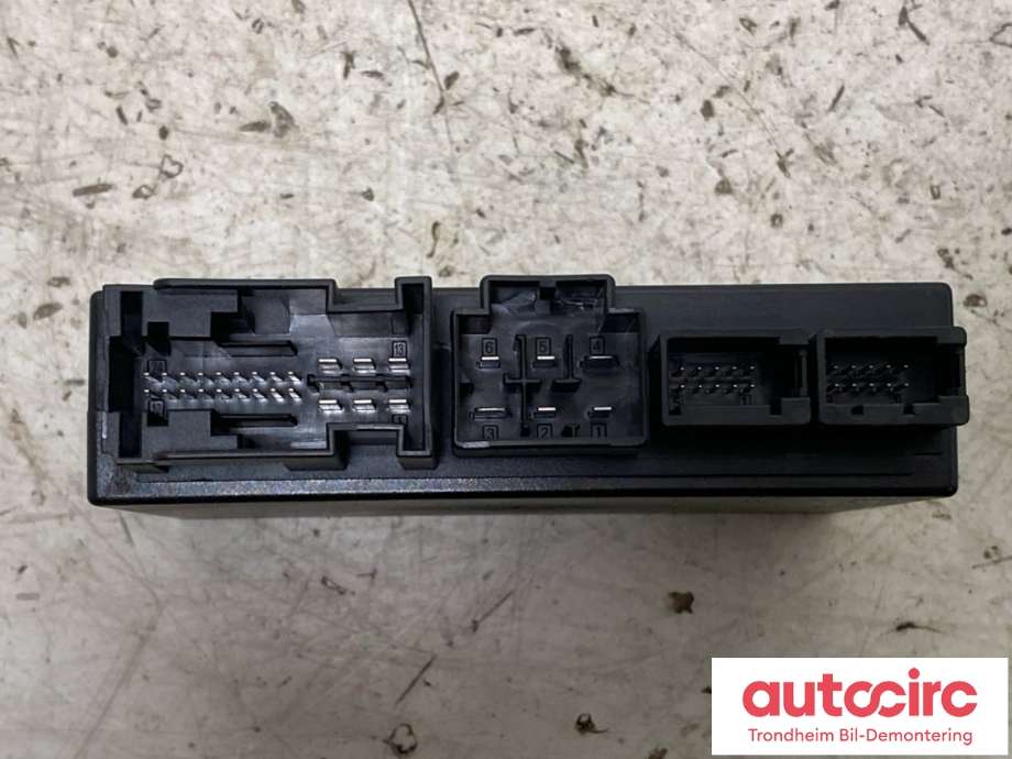 Styreenhet hengerfeste til BMW X5 2013-2018 (F15) (F15) (HELLA|71606879426|63119463372|)