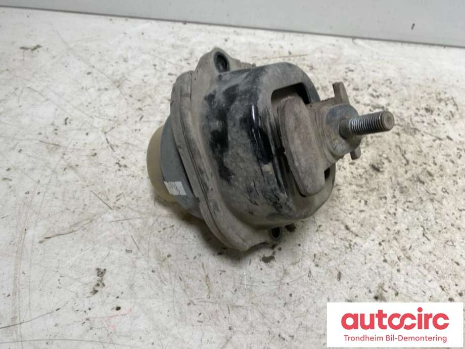 Motorfeste til BMW X5 2013-2018 (F15) (F15) (HØYRE FORAN|6864336|22116864336|)