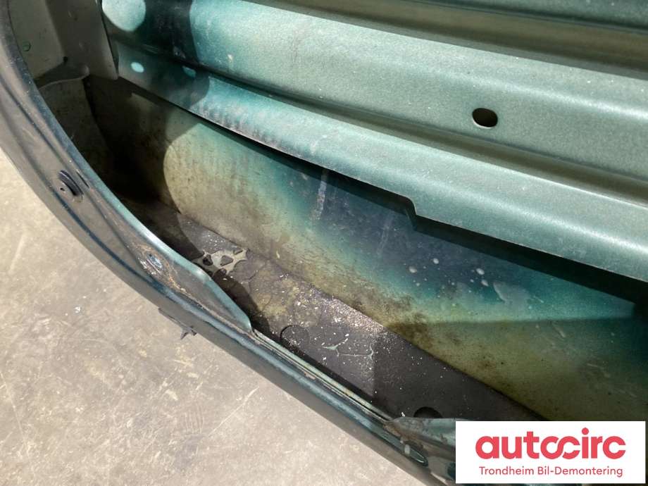Dør høyre foran til VW Golf IV 1998-2003  (1J4 831 056 H|)