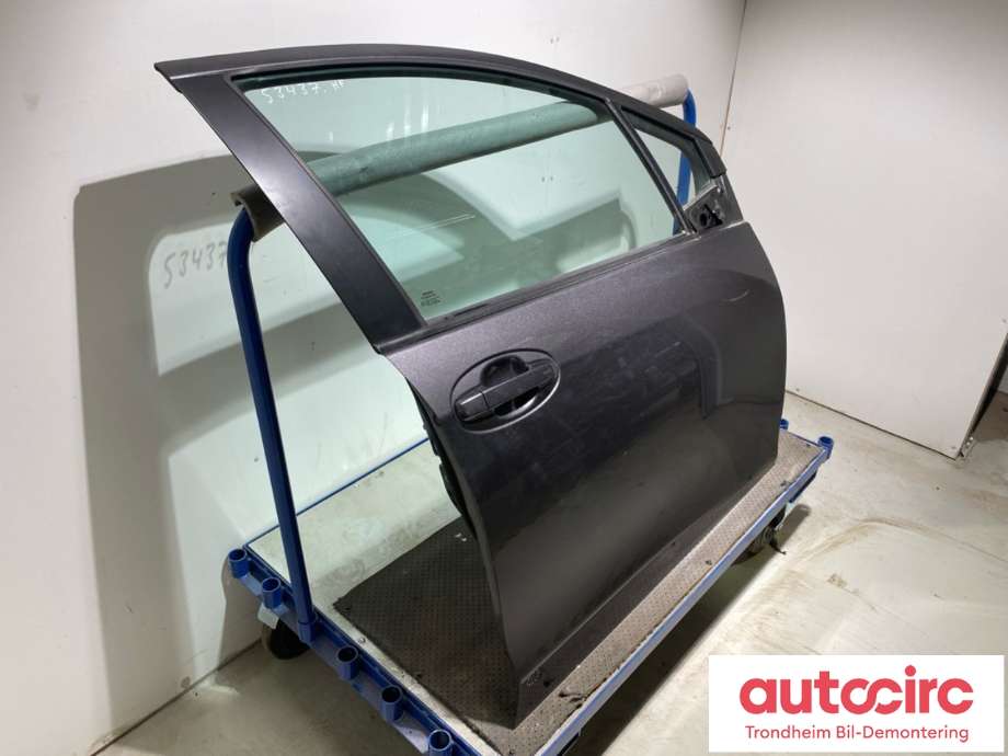 Dør høyre foran til Toyota Yaris 2012-2014 (Type III, Fase 1)  (670010D230|670010D500|)