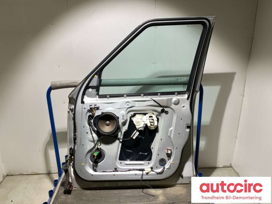 Dør høyre foran til Land Rover Discovery 2005-2009 (Type III)  (BDA780100|5H2220124AA|LR016462| AH2220124BA)
