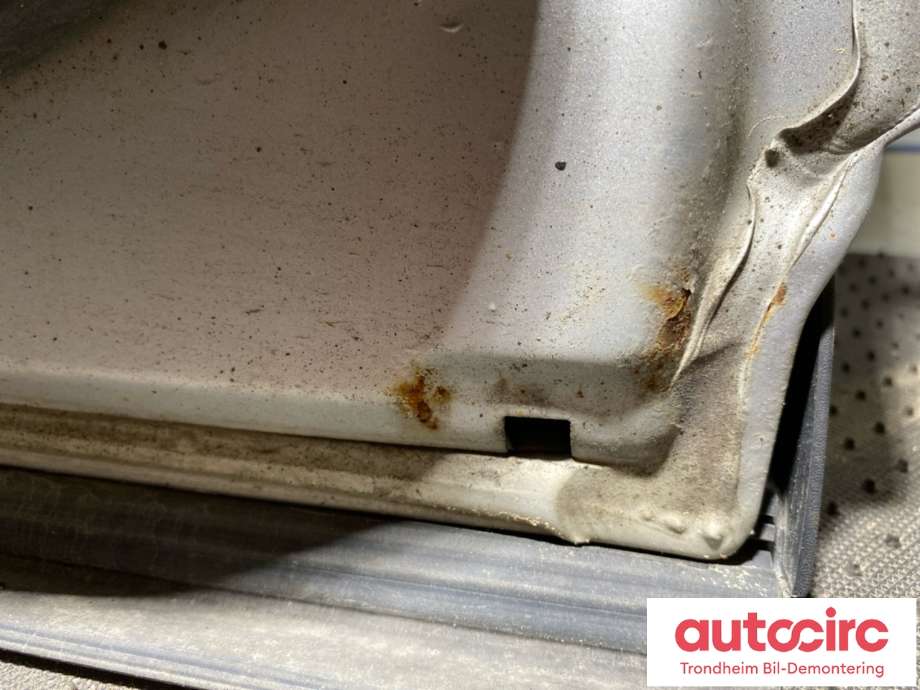 Dør venstre bak til Land Rover Discovery 2005-2009 (Type III)  (BFA780110|5H2224630DA|BFA780190| 5H2224631CB)