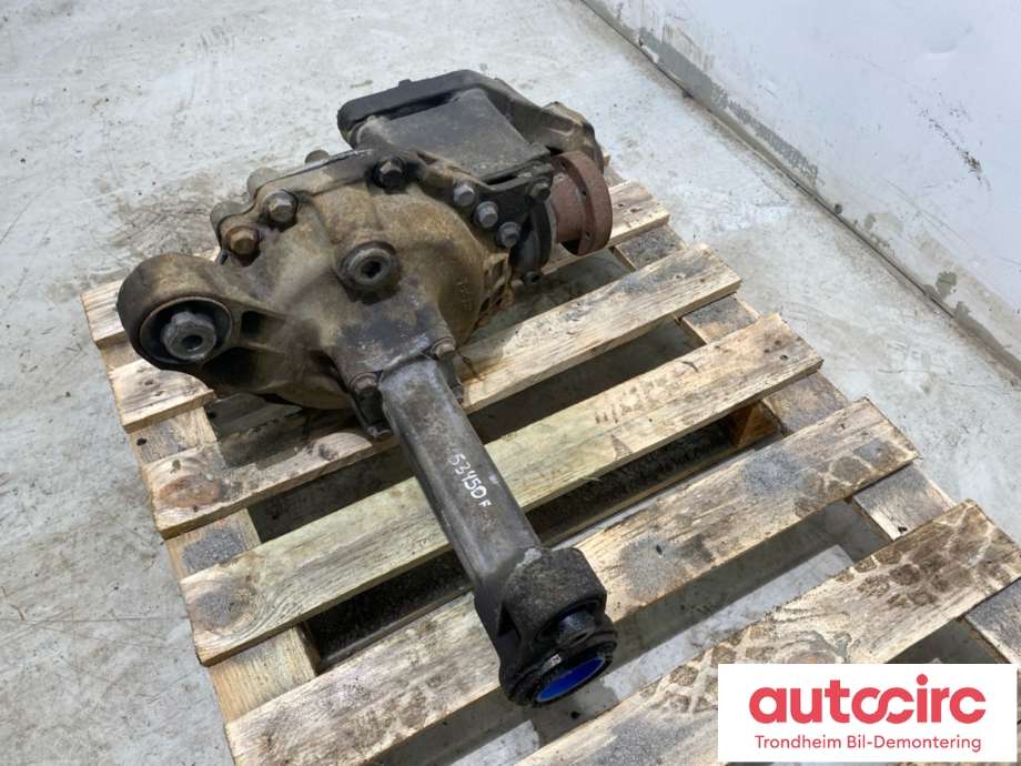 Kardang klokke foran til Land Rover Discovery 2005-2009 (Type III)  (TAG500140|5H223017HA|LR056944| 5H223017HB)