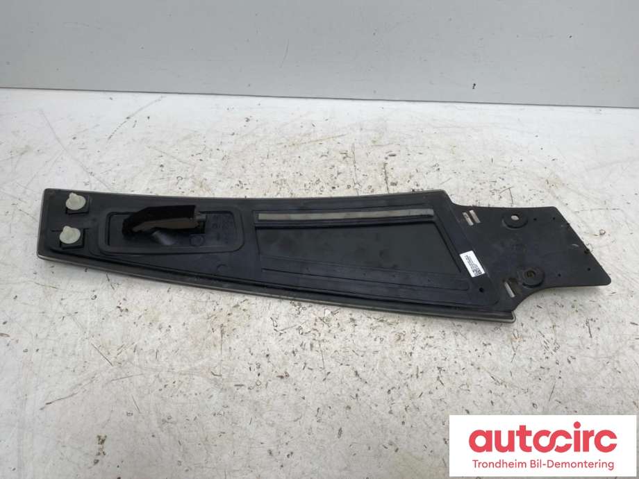 Karosseri: b-stolpe til Tesla Model S 2016-2021 (Fase 2)  (HØYRE SIDE|1092307-00-E|1751531-00-B|1751531-00-D| 1751531-93-C| 1751531-95-C)