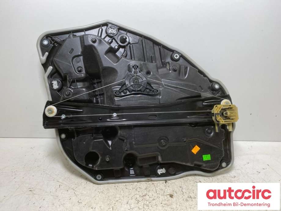 Ruteheis venstre bak til BMW X5 2018-->> (G05) (G05) (BROSE|9450785|51359463717|)