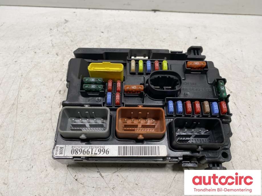 Sikringsboks motorrom til Peugeot 207 2006-2012 (VALEO|6500 HW|9667199680|)