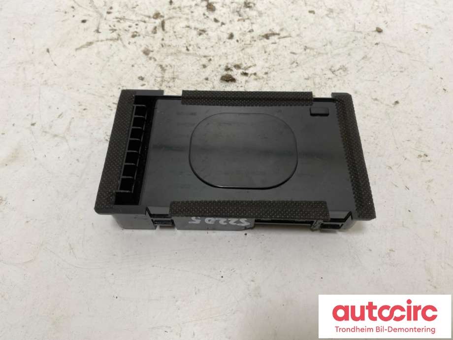 Dashbord trådløs mobillader til Kia EV6 2021-->> (...|95560CV000|)