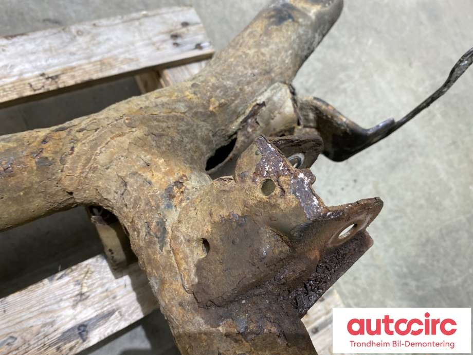 Travers bak til Mitsubishi Outlander 2012-2015 (Type III, Fase 1)  (4100A092|)