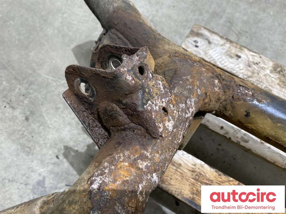 Travers bak til Mitsubishi Outlander 2012-2015 (Type III, Fase 1)  (4100A092|)