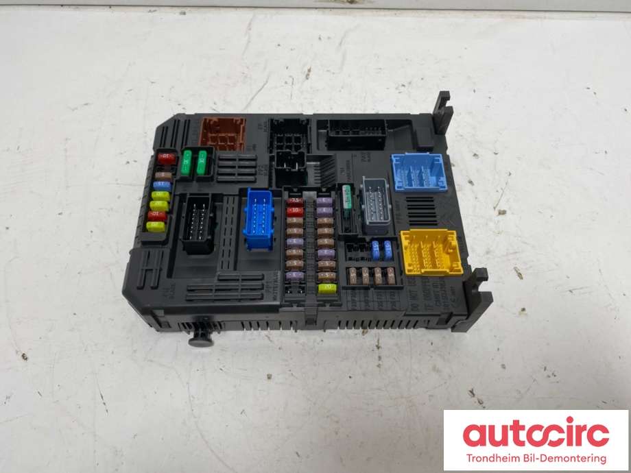 Sikringsboks til Peugeot 3008, 2016-->> (Type II) (..|9819854780)