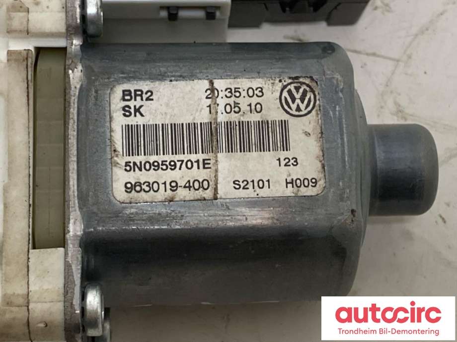 Ruteheis, kun motor, venstre foran til VW Tiguan 2007-2011 (Type I, Fase 1)  (BOSCH|5N0959701E|5K0959793A|0130822467)