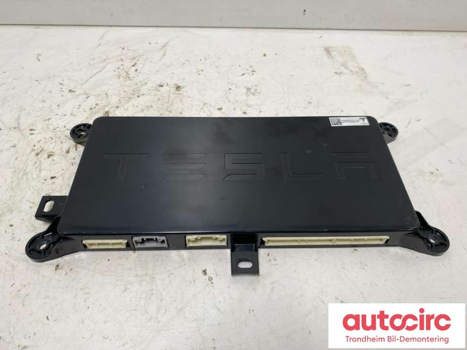 Styreenhet comfort (BCM) til Tesla Model X, 2016-->>  (1043900-00-E)