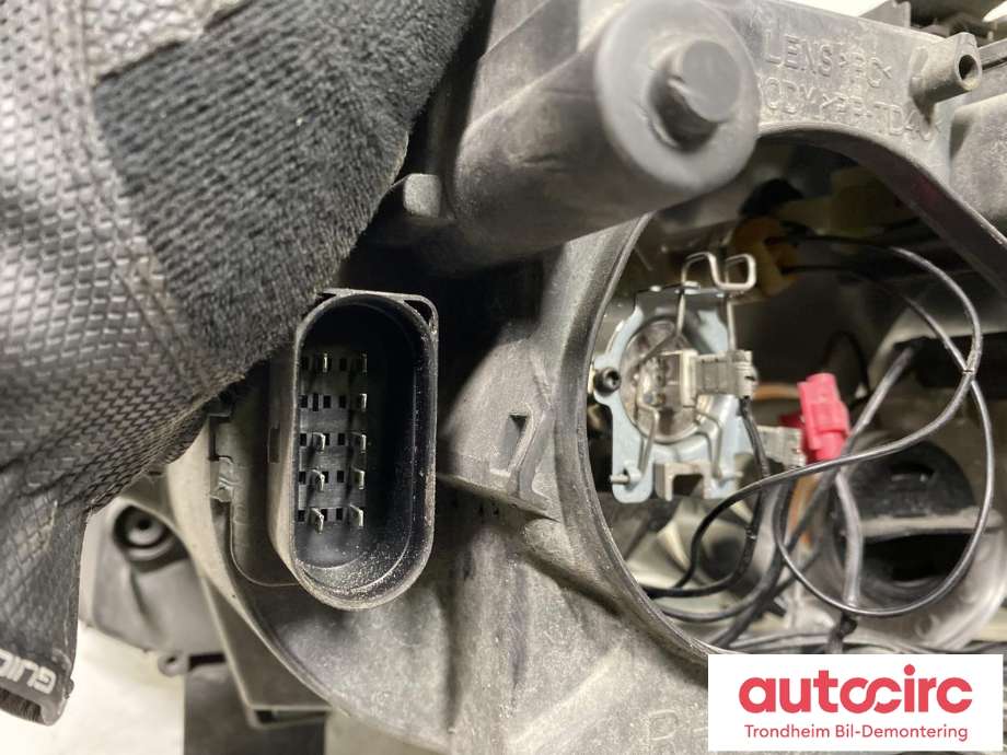 Frontlykt høyre halogen til VW Caddy 2004-2010 (Type III, Fase 1)  (2K0 941 006 D|)