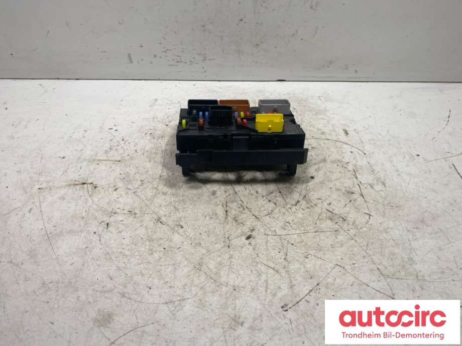 Sikringsboks motorrom til Peugeot 207 2006-2012 (6500 FH|9664055580|)