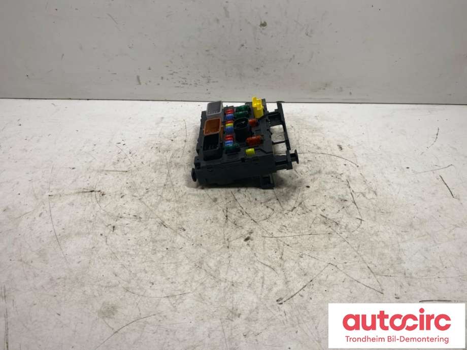 Sikringsboks motorrom til Peugeot 207 2006-2012 (6500 FH|9664055580|)