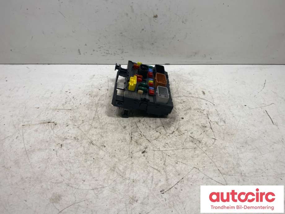 Sikringsboks motorrom til Peugeot 207 2006-2012 (6500 FH|9664055580|)