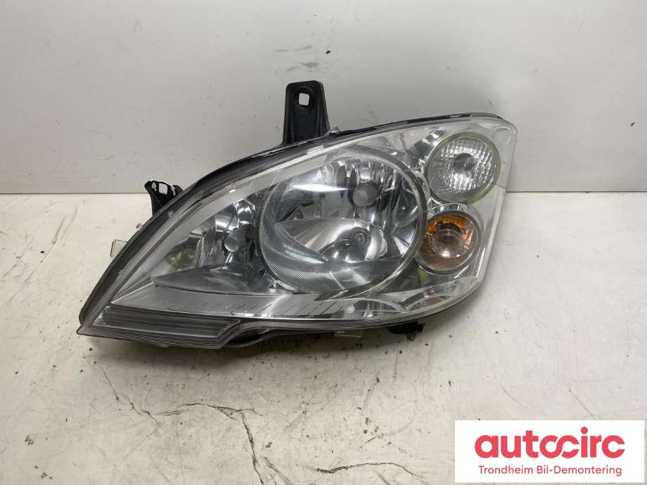 Frontlykt venstre halogen til Mercedes Vito/Viano, 2010-2014 (Fase 2) (W639) (W639) (HELLA|A6398201861)
