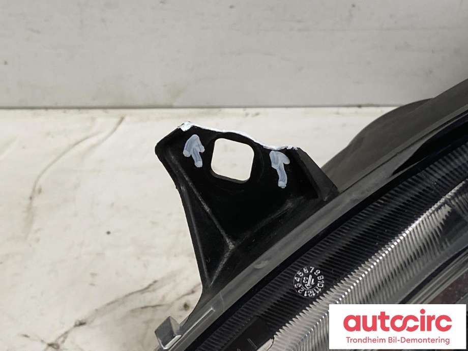 Frontlykt venstre halogen til Mercedes Vito/Viano 2010-2014 (Fase 2) (W639) (W639) (HELLA|A6398201861|1EG009627|)
