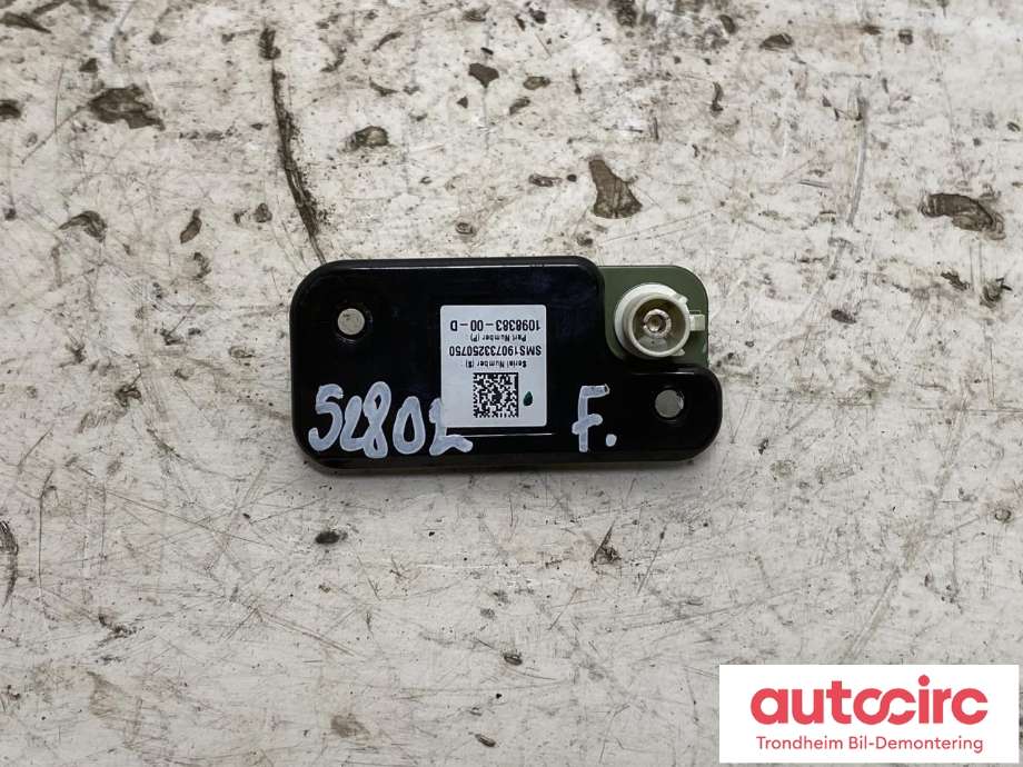 Parkeringskamera foran til Tesla Model 3, 2018-2023 (Fase 1)  (1098383-00-D)