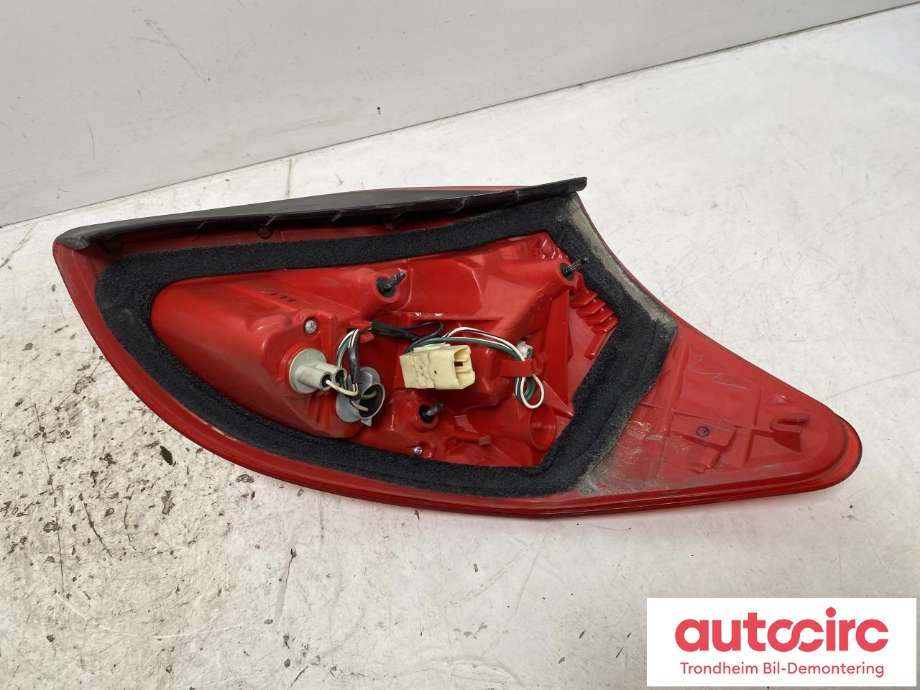 Baklykt venstre til Toyota RAV4 2006-2009 (Type III, Fase 1) (81561-42090|81561-42091|)