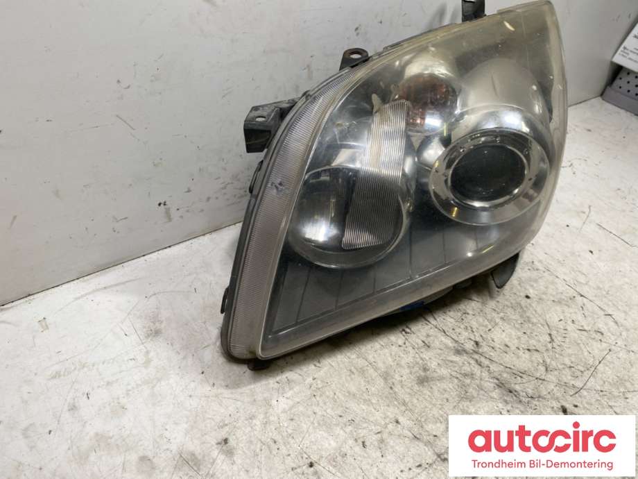 Frontlykt venstre xenon til Toyota Avensis 2003-2008 (Type II)  (8107005250|)