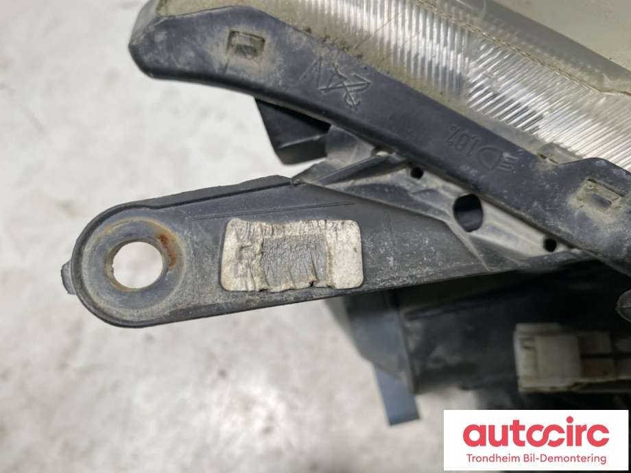 Frontlykt venstre xenon til Toyota Avensis 2003-2008 (Type II)  (8107005250|)