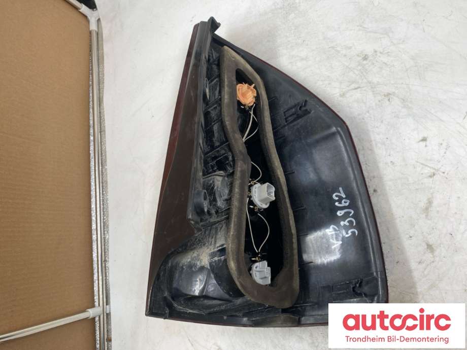 Baklykt venstre til Toyota Land Cruiser 120 2002-2009  (8156160620|)