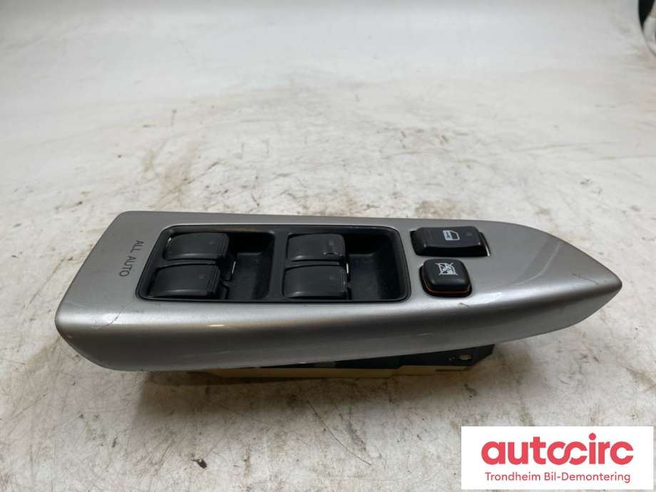 Bryter ruteheis førerdørspanel til Toyota Land Cruiser 120 2002-2009  (84040-60050|)