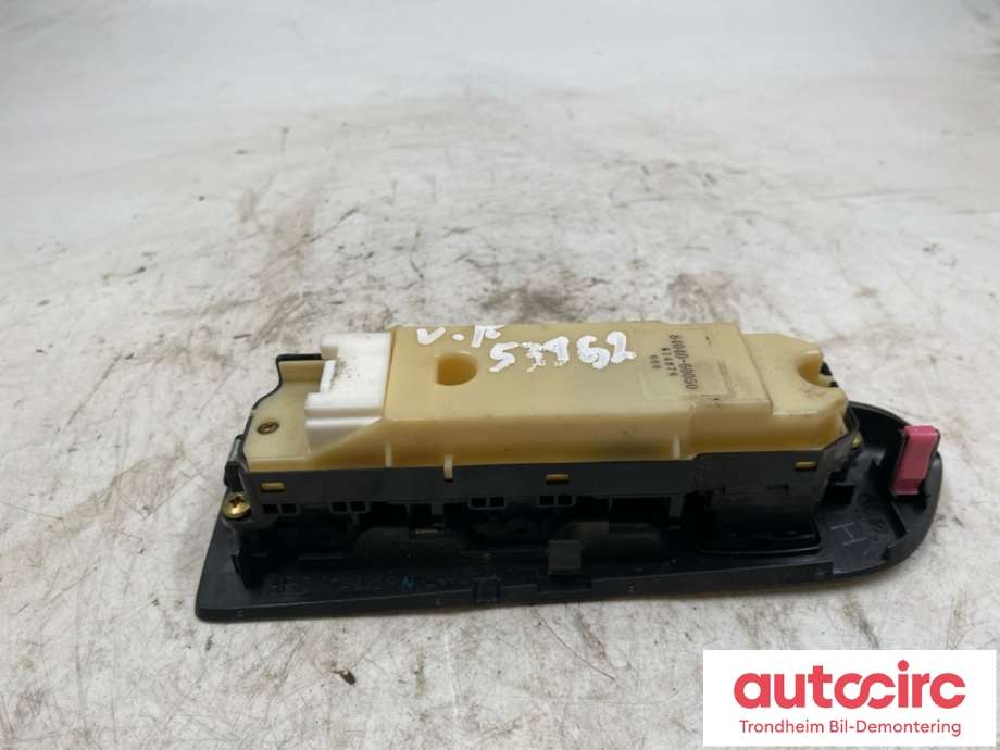 Bryter ruteheis førerdørspanel til Toyota Land Cruiser 120 2002-2009  (84040-60050|)