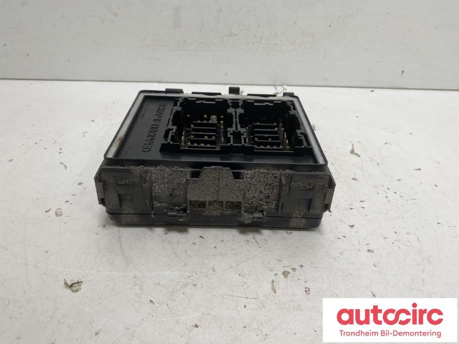 Sikringsboks motorrom til Ford Mustang Mach-e 2020-->>  (LJ8T-14D068-NAC|2615830|)